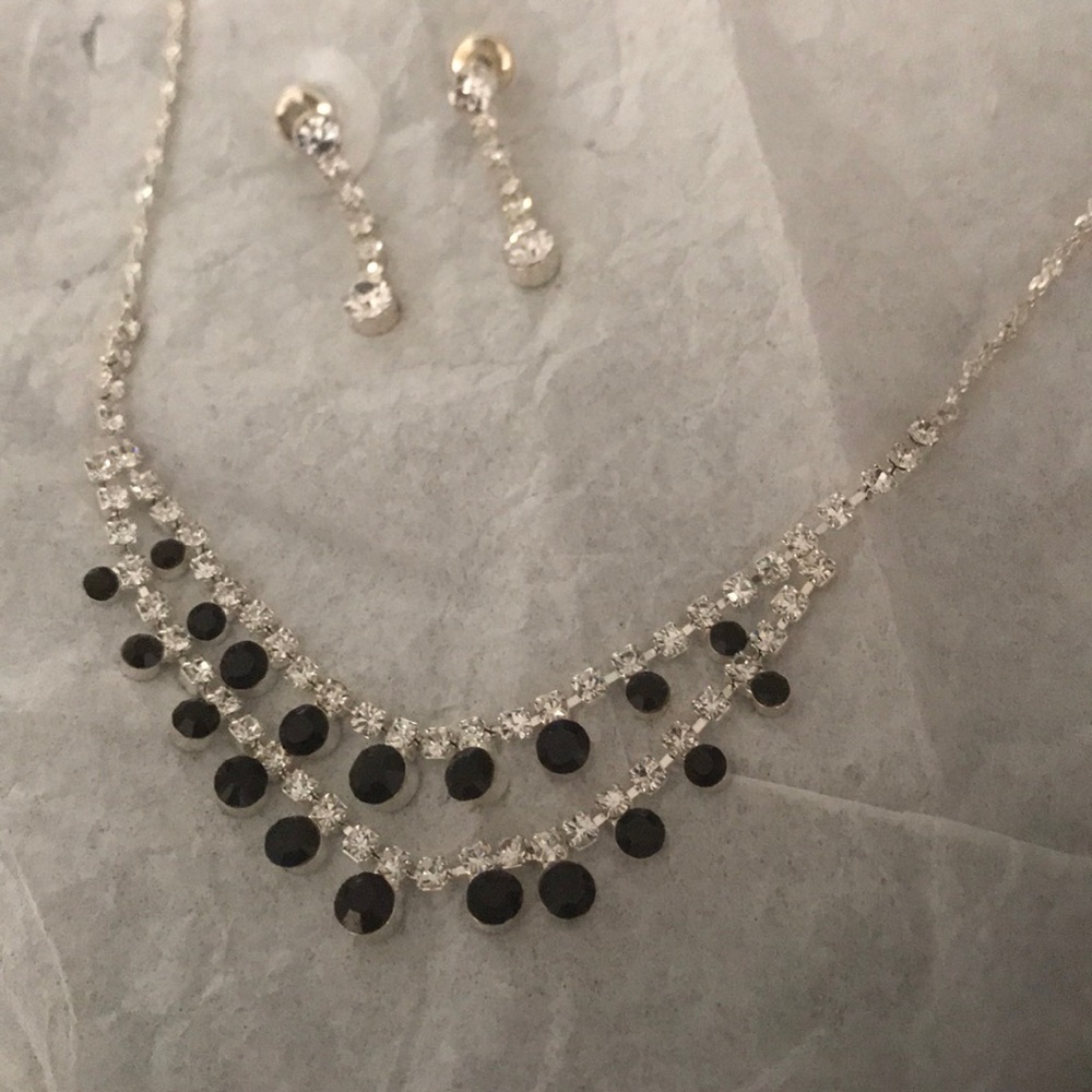 Earring & necklace set